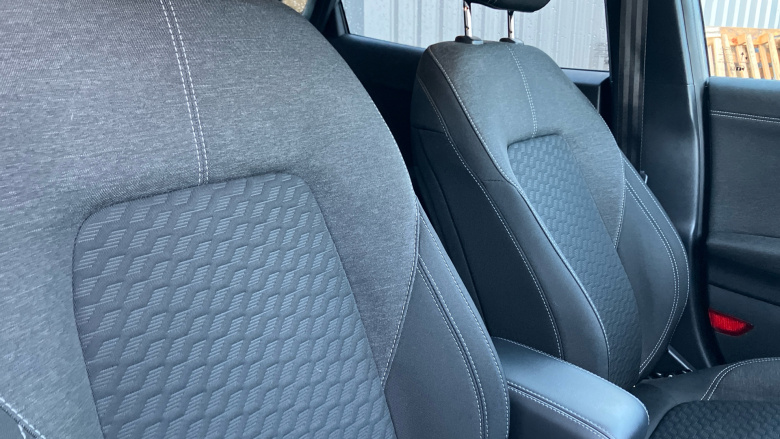 Ford Puma 1.0 EcoBoost Hybrid mHEV Titanium Design 5dr DCT Petrol Hatchback